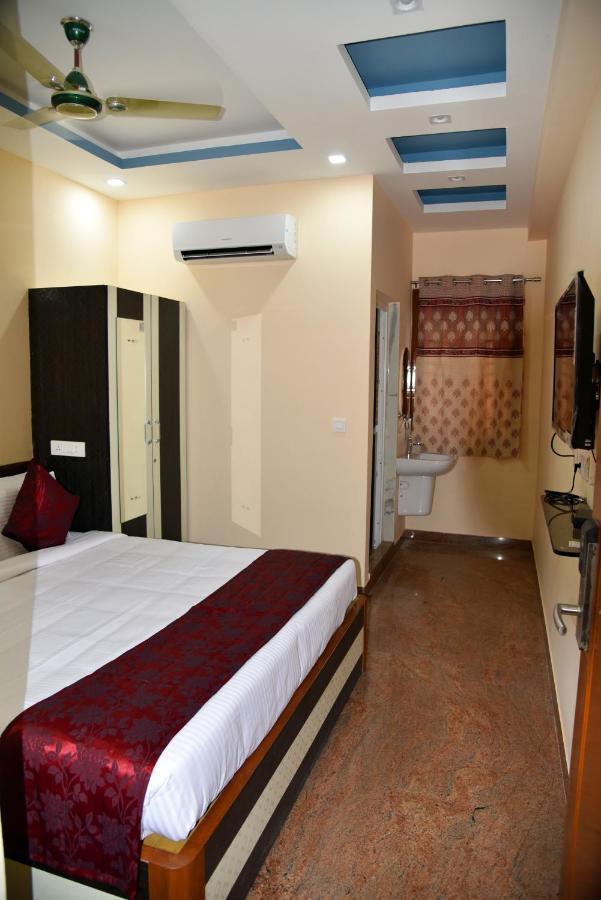 Sri Thilagavathy Hotel Tiruchirappalli Zewnętrze zdjęcie