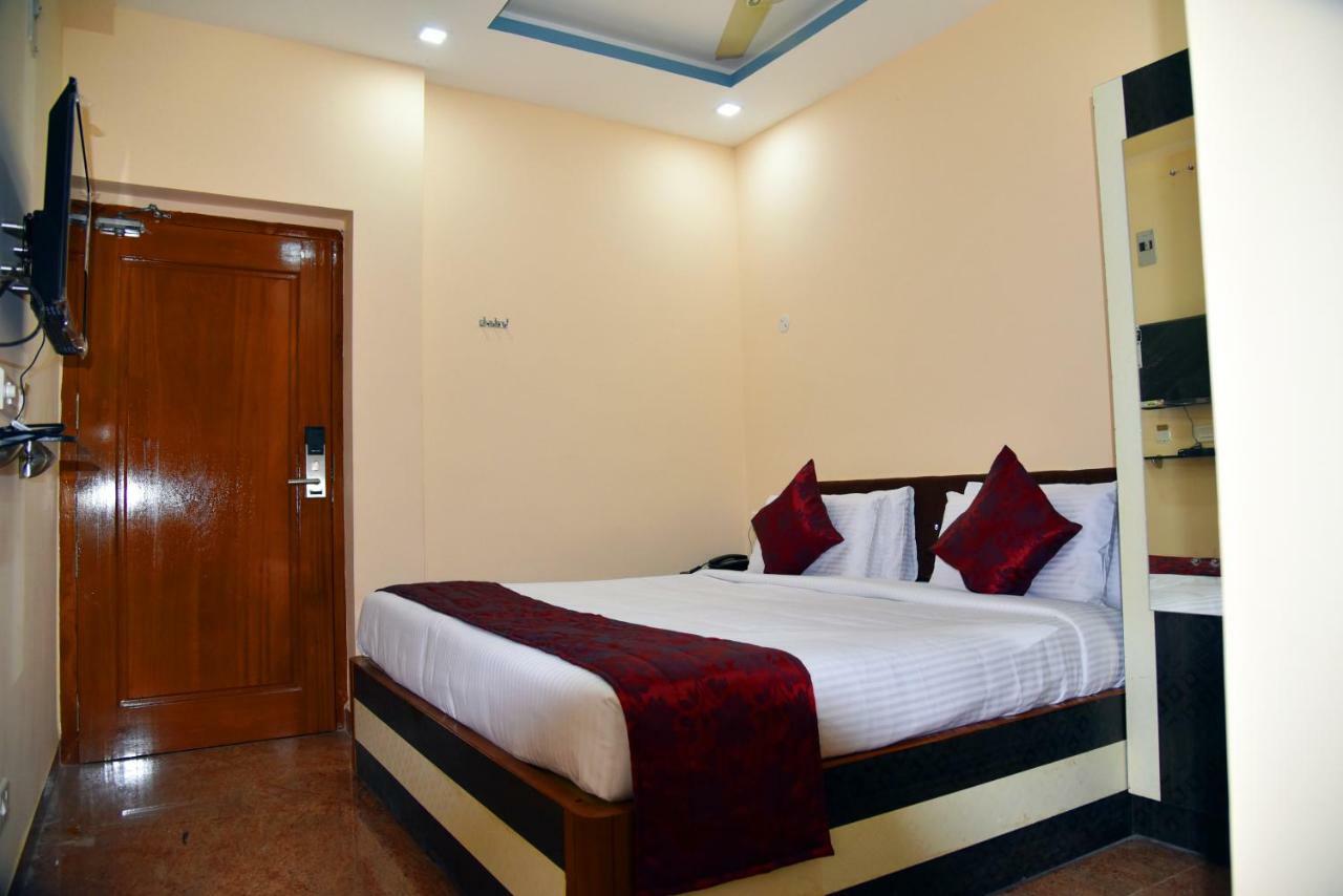 Sri Thilagavathy Hotel Tiruchirappalli Zewnętrze zdjęcie