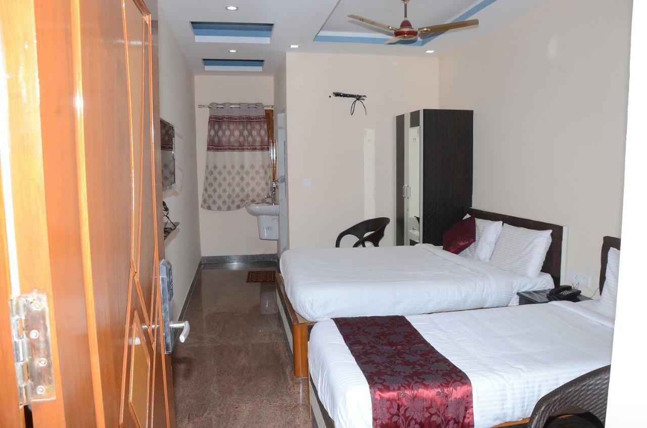 Sri Thilagavathy Hotel Tiruchirappalli Zewnętrze zdjęcie