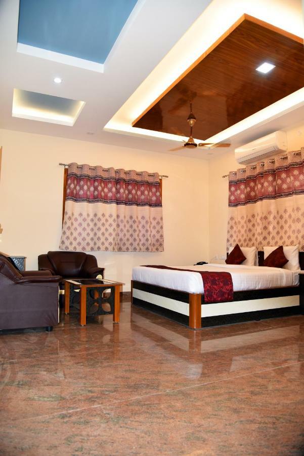 Sri Thilagavathy Hotel Tiruchirappalli Zewnętrze zdjęcie