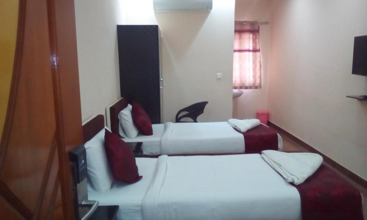 Sri Thilagavathy Hotel Tiruchirappalli Zewnętrze zdjęcie